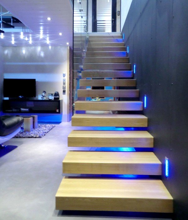 Illuminare Le Scale Con Le Luci A Led Ecco Idee Design Per Ispirarvi